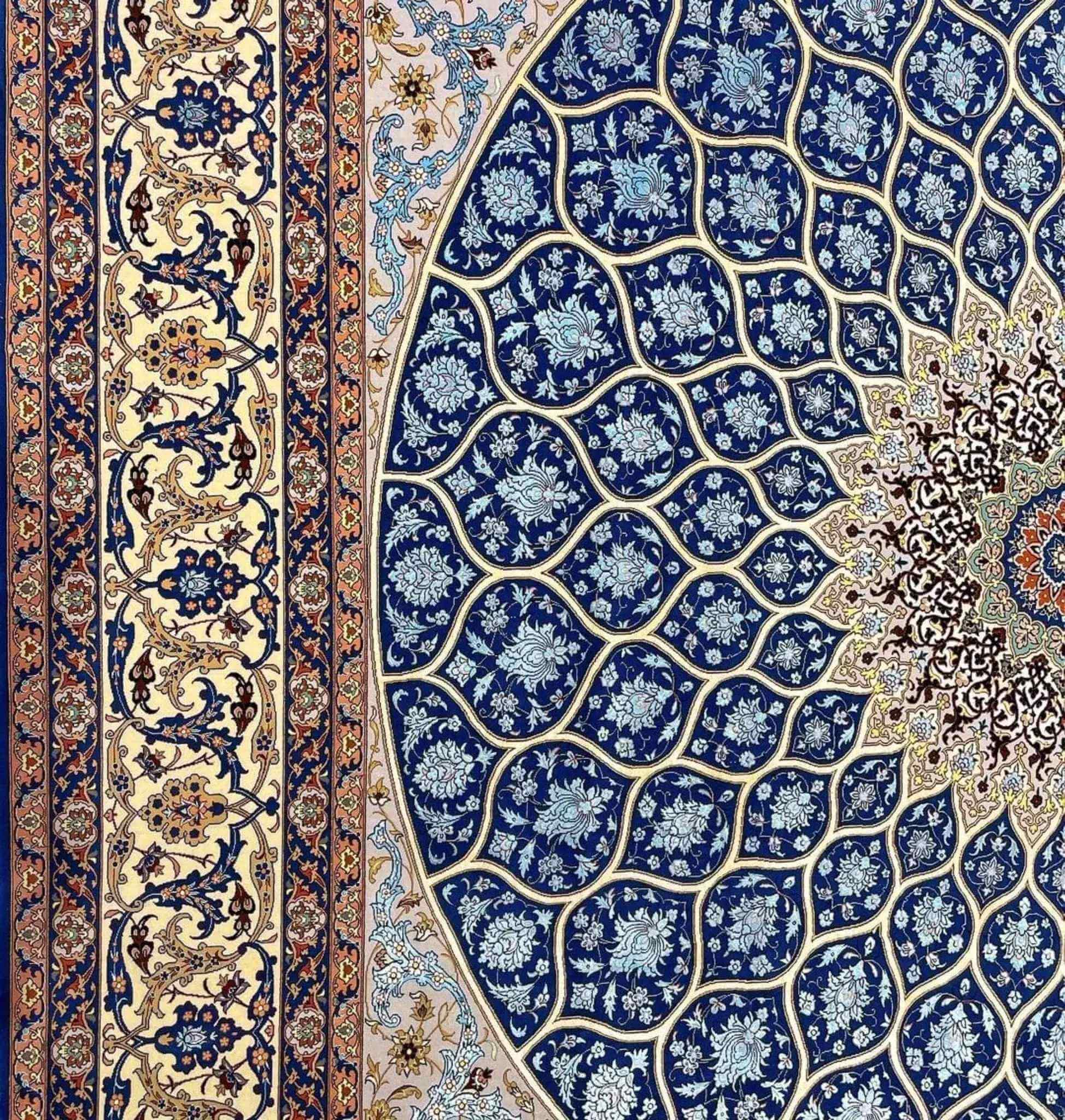"250x250 cm square Persian rug with natural silk and wool pile."